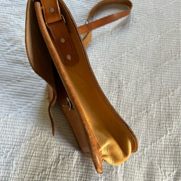 Large Vintage Leather Satchel Purse Shoulder Bag Oversized 70s Buckle Crossbody - Picture 4 of 10